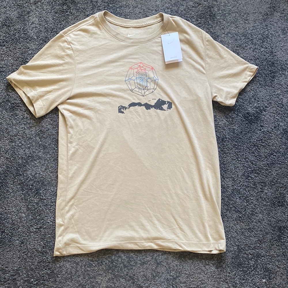 Nike (Kyrie) shirt ( tan ), dry fit